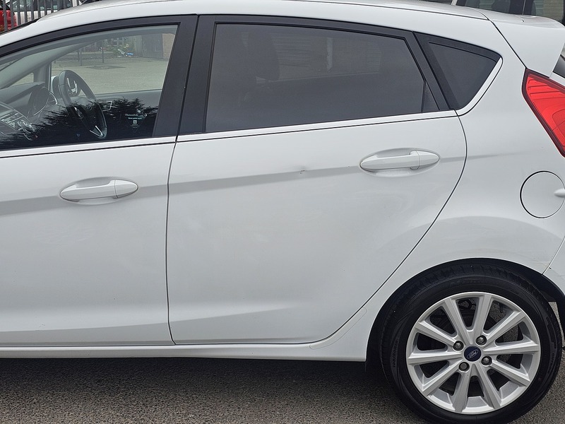 Ford Fiesta 1.0T EcoBoost Titanium Hatchback 5dr Petrol Powershift Euro 6 (100 ps) - U2343