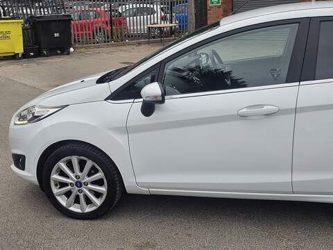 Ford Fiesta 1.0T EcoBoost Titanium Hatchback 5dr Petrol Powershift Euro 6 (100 ps) - U2343