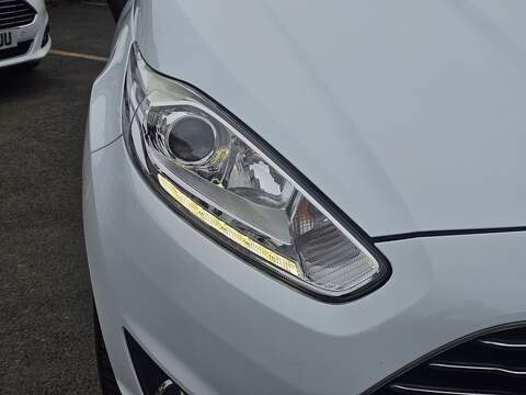 Ford Fiesta 1.0T EcoBoost Titanium Hatchback 5dr Petrol Powershift Euro 6 (100 ps) - U2343