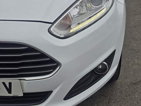 Ford Fiesta 1.0T EcoBoost Titanium Hatchback 5dr Petrol Powershift Euro 6 (100 ps) - U2343
