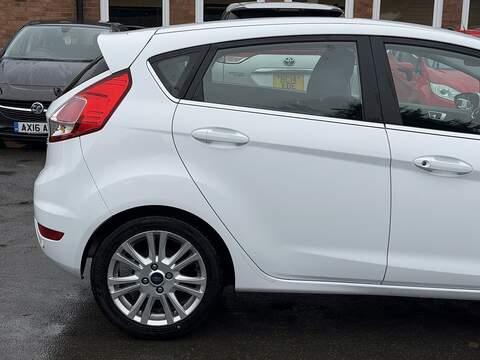 Ford Fiesta 1.0T EcoBoost Zetec Hatchback 5dr Petrol Powershift Euro 6 (100 ps) - U2345