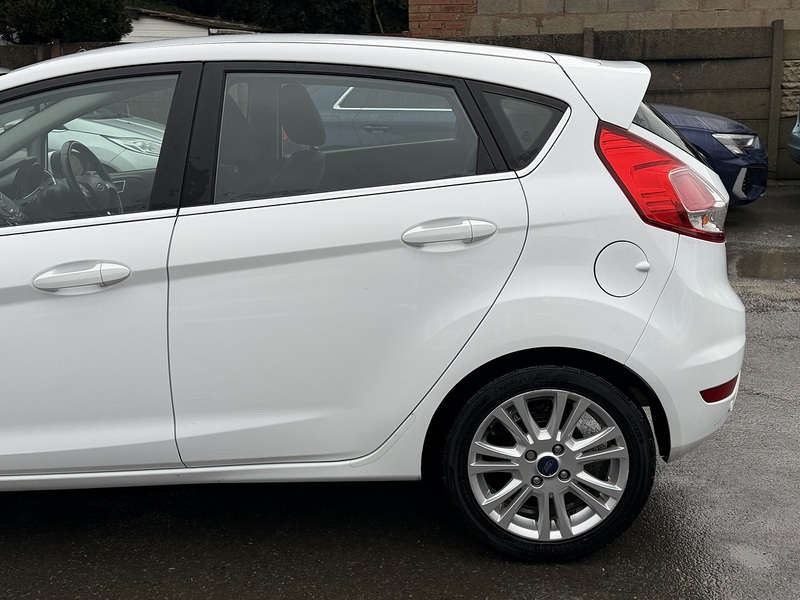 Ford Fiesta 1.0T EcoBoost Zetec Hatchback 5dr Petrol Powershift Euro 6 (100 ps) - U2345