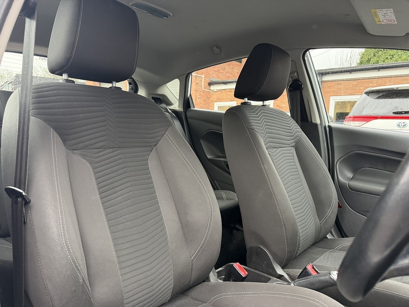 Ford Fiesta 1.0T EcoBoost Zetec Hatchback 5dr Petrol Powershift Euro 6 (100 ps) - U2345