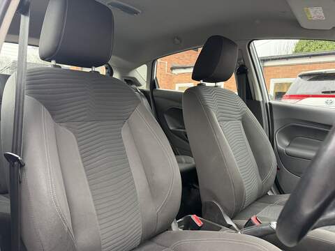 Ford Fiesta 1.0T EcoBoost Zetec Hatchback 5dr Petrol Powershift Euro 6 (100 ps) - U2345