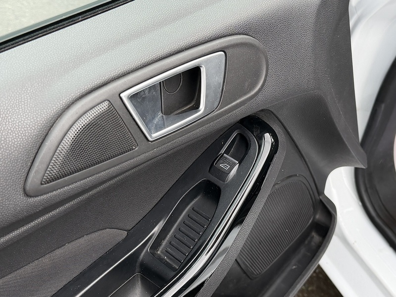 Ford Fiesta 1.0T EcoBoost Zetec Hatchback 5dr Petrol Powershift Euro 6 (100 ps) - U2345