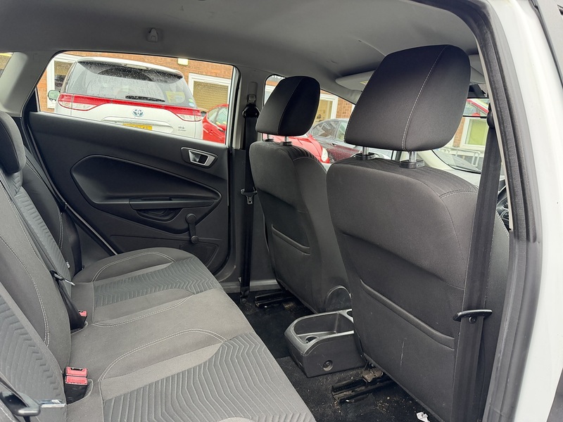 Ford Fiesta 1.0T EcoBoost Zetec Hatchback 5dr Petrol Powershift Euro 6 (100 ps) - U2345