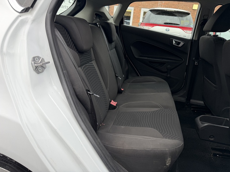 Ford Fiesta 1.0T EcoBoost Zetec Hatchback 5dr Petrol Powershift Euro 6 (100 ps) - U2345