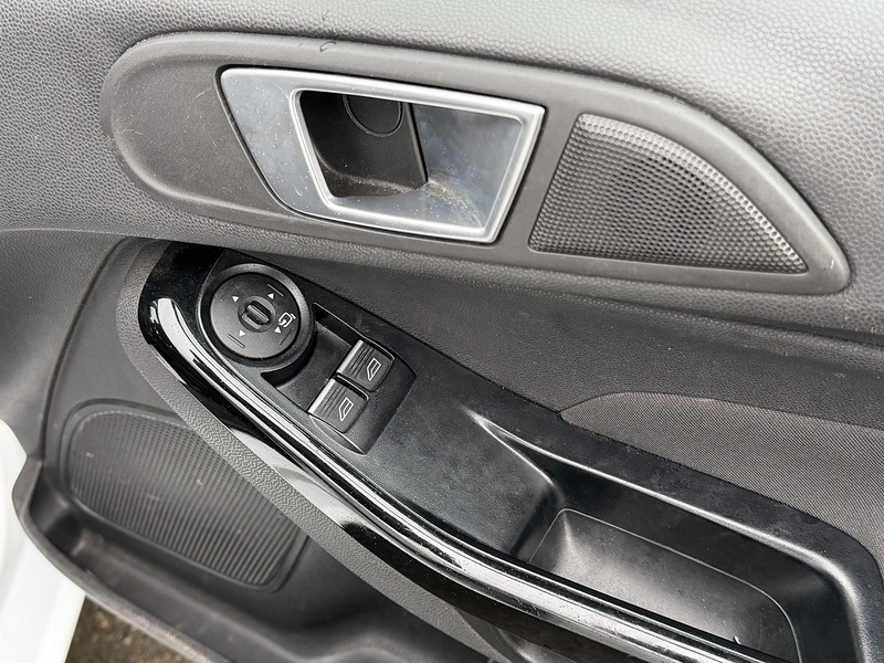 Ford Fiesta 1.0T EcoBoost Zetec Hatchback 5dr Petrol Powershift Euro 6 (100 ps) - U2345