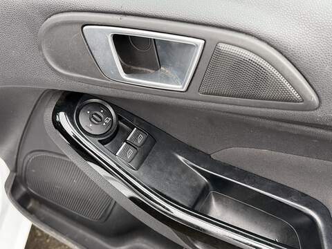 Ford Fiesta 1.0T EcoBoost Zetec Hatchback 5dr Petrol Powershift Euro 6 (100 ps) - U2345