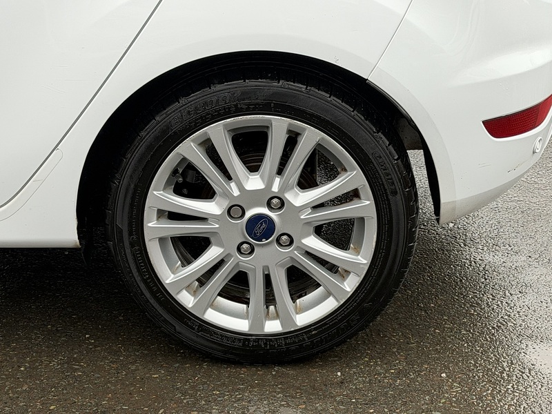 Ford Fiesta 1.0T EcoBoost Zetec Hatchback 5dr Petrol Powershift Euro 6 (100 ps) - U2345