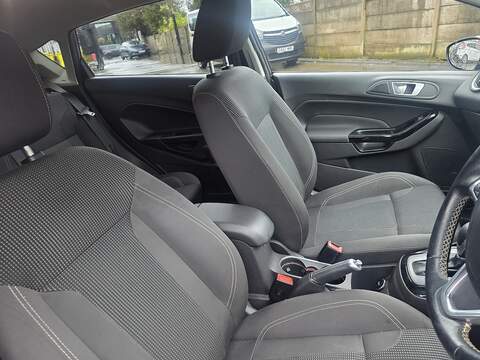 Ford Fiesta 1.0T EcoBoost Titanium Hatchback 5dr Petrol Powershift Euro 6 (100 ps) - U2349