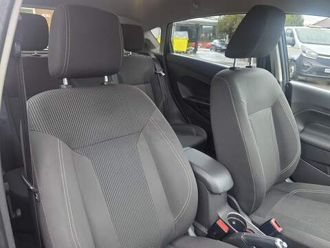 Ford Fiesta 1.0T EcoBoost Titanium Hatchback 5dr Petrol Powershift Euro 6 (100 ps) - U2349