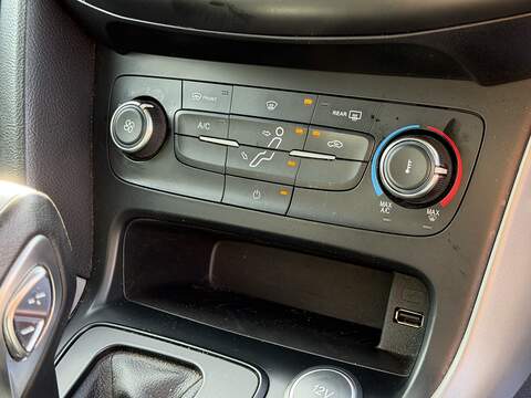 Ford Focus 1.0T EcoBoost Zetec Edition Hatchback 5dr Petrol Auto Euro 6 (s/s) (125 ps) - U2353