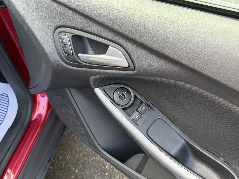 Ford Focus 1.0T EcoBoost Zetec Edition Hatchback 5dr Petrol Auto Euro 6 (s/s) (125 ps) - U2353