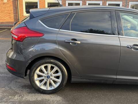Ford Focus 1.0T EcoBoost Titanium Hatchback 5dr Petrol Auto Euro 6 (s/s) (125 ps) - U2354