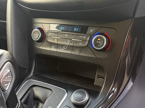 Ford Focus 1.0T EcoBoost Titanium Hatchback 5dr Petrol Auto Euro 6 (s/s) (125 ps) - U2354