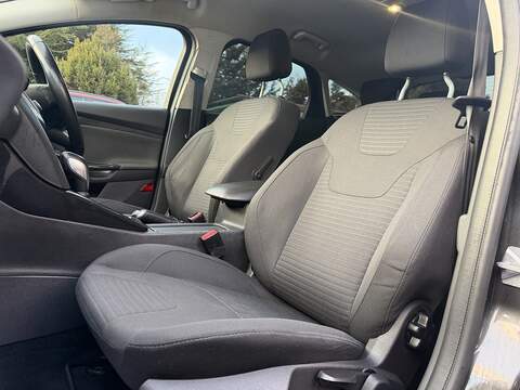 Ford Focus 1.0T EcoBoost Titanium Hatchback 5dr Petrol Auto Euro 6 (s/s) (125 ps) - U2354