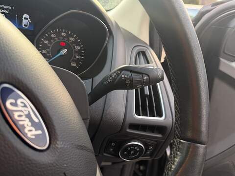 Ford Focus 1.0T EcoBoost Titanium Hatchback 5dr Petrol Auto Euro 6 (s/s) (125 ps) - U2354