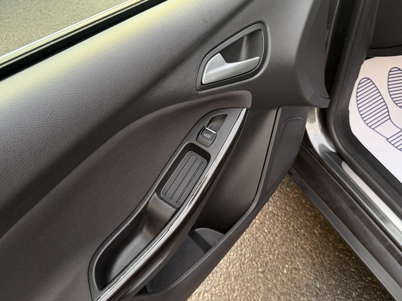Ford Focus 1.0T EcoBoost Titanium Hatchback 5dr Petrol Auto Euro 6 (s/s) (125 ps) - U2354