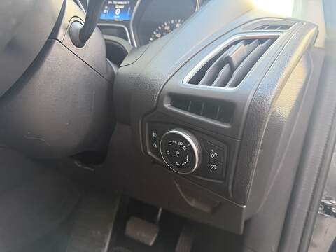 Ford Focus 1.0T EcoBoost Titanium Hatchback 5dr Petrol Auto Euro 6 (s/s) (125 ps) - U2354