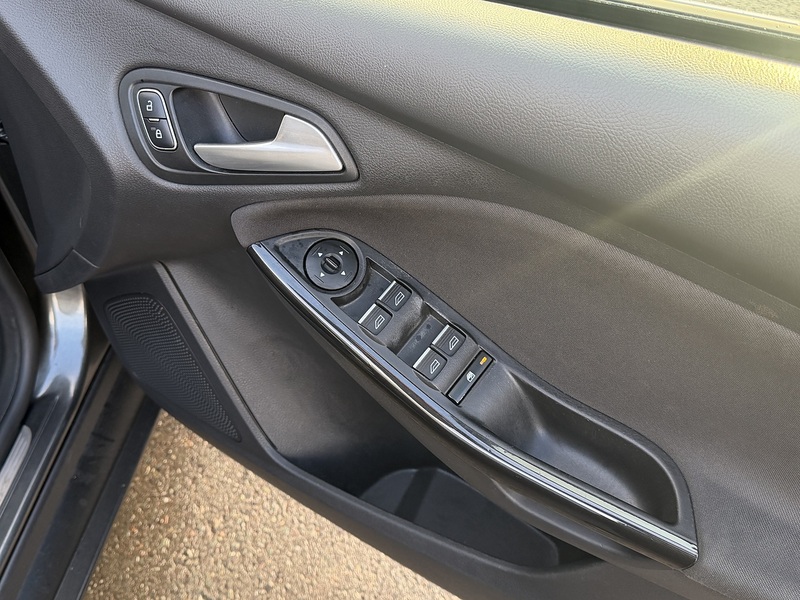 Ford Focus 1.0T EcoBoost Titanium Hatchback 5dr Petrol Auto Euro 6 (s/s) (125 ps) - U2354