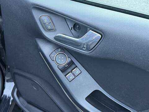 Ford Fiesta 1.0T EcoBoost Titanium Hatchback 5dr Petrol Auto Euro 6 (s/s) (100 ps) - U2355