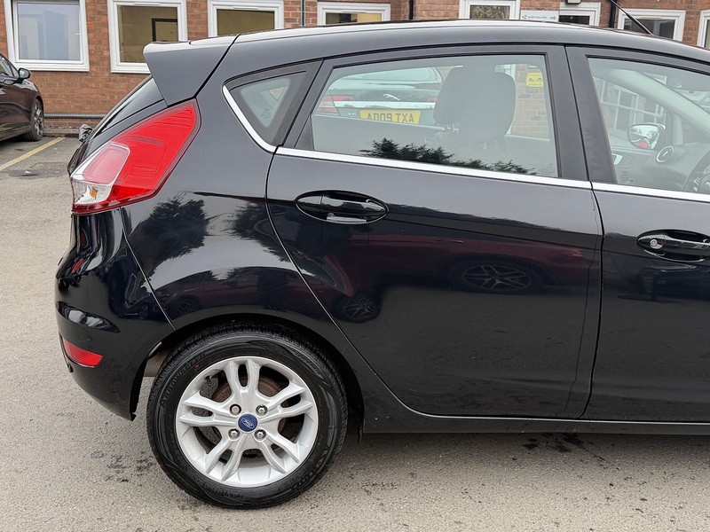 Ford Fiesta 1.0T EcoBoost Zetec Hatchback 5dr Petrol Powershift Euro 6 (100 ps) - U2358