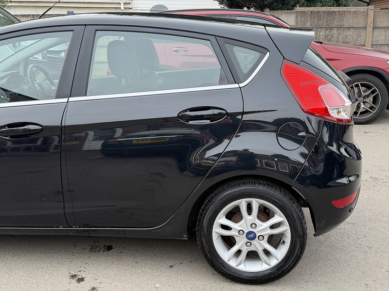 Ford Fiesta 1.0T EcoBoost Zetec Hatchback 5dr Petrol Powershift Euro 6 (100 ps) - U2358