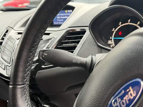 Ford Fiesta 1.0T EcoBoost Zetec Hatchback 5dr Petrol Powershift Euro 6 (100 ps) - U2358