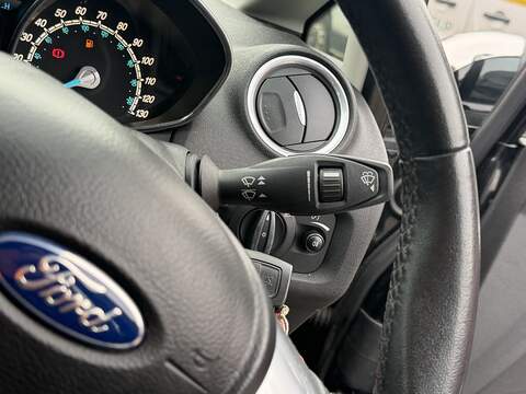 Ford Fiesta 1.0T EcoBoost Zetec Hatchback 5dr Petrol Powershift Euro 6 (100 ps) - U2358