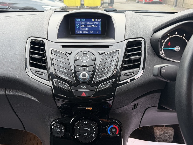 Ford Fiesta 1.0T EcoBoost Zetec Hatchback 5dr Petrol Powershift Euro 6 (100 ps) - U2358