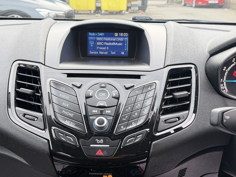 Ford Fiesta 1.0T EcoBoost Zetec Hatchback 5dr Petrol Powershift Euro 6 (100 ps) - U2358