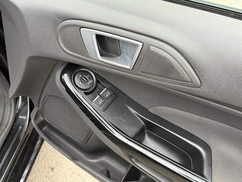 Ford Fiesta 1.0T EcoBoost Zetec Hatchback 5dr Petrol Powershift Euro 6 (100 ps) - U2358