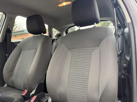 Ford Fiesta 1.0T EcoBoost Zetec Hatchback 5dr Petrol Powershift Euro 6 (100 ps) - U2358