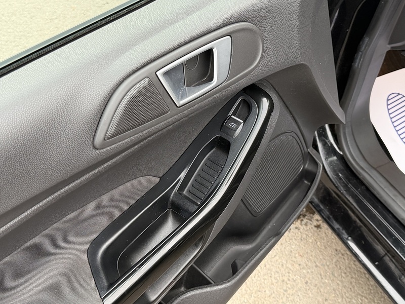 Ford Fiesta 1.0T EcoBoost Zetec Hatchback 5dr Petrol Powershift Euro 6 (100 ps) - U2358