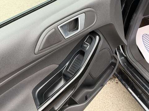 Ford Fiesta 1.0T EcoBoost Zetec Hatchback 5dr Petrol Powershift Euro 6 (100 ps) - U2358