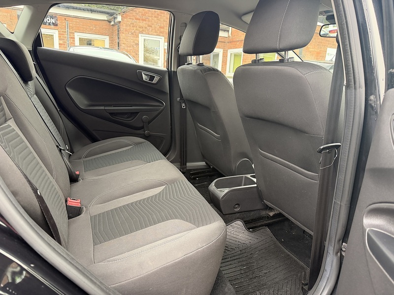 Ford Fiesta 1.0T EcoBoost Zetec Hatchback 5dr Petrol Powershift Euro 6 (100 ps) - U2358