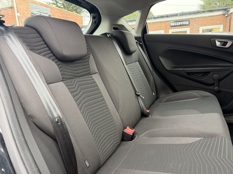 Ford Fiesta 1.0T EcoBoost Zetec Hatchback 5dr Petrol Powershift Euro 6 (100 ps) - U2358