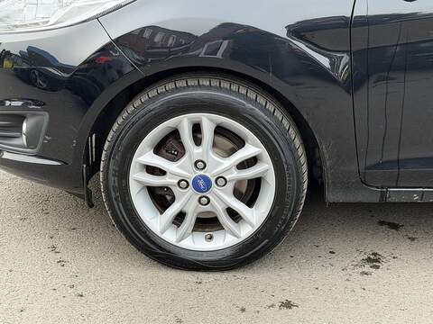 Ford Fiesta 1.0T EcoBoost Zetec Hatchback 5dr Petrol Powershift Euro 6 (100 ps) - U2358