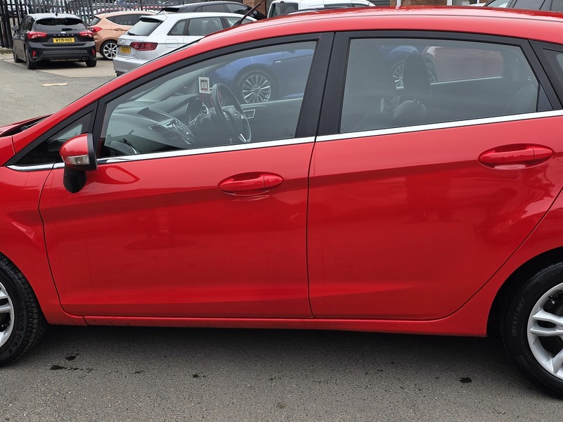 Ford Fiesta 1.0T EcoBoost Zetec Hatchback 5dr Petrol Powershift Euro 6 (100 ps) - U2359