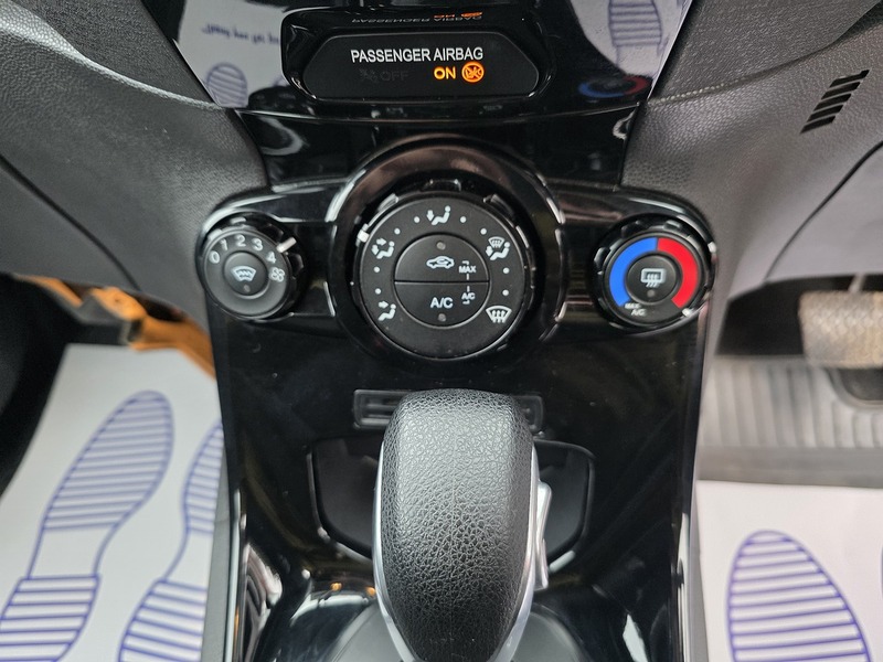 Ford Fiesta 1.0T EcoBoost Zetec Hatchback 5dr Petrol Powershift Euro 6 (100 ps) - U2359