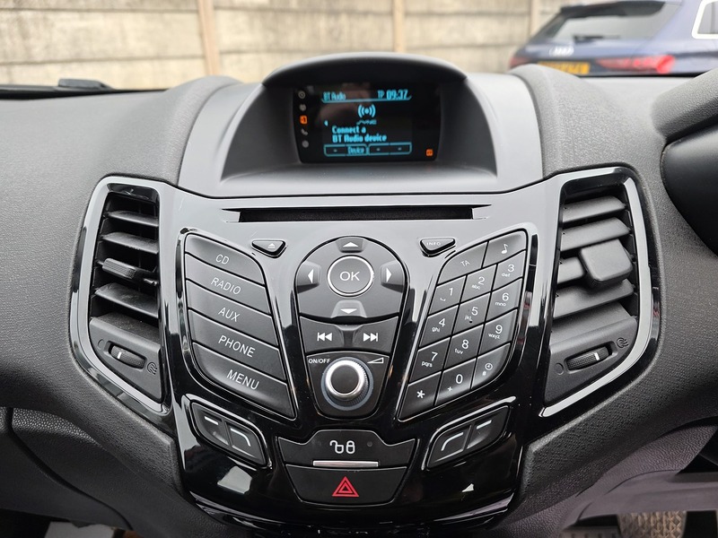 Ford Fiesta 1.0T EcoBoost Zetec Hatchback 5dr Petrol Powershift Euro 6 (100 ps) - U2359