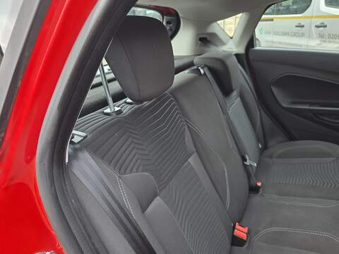 Ford Fiesta 1.0T EcoBoost Zetec Hatchback 5dr Petrol Powershift Euro 6 (100 ps) - U2359
