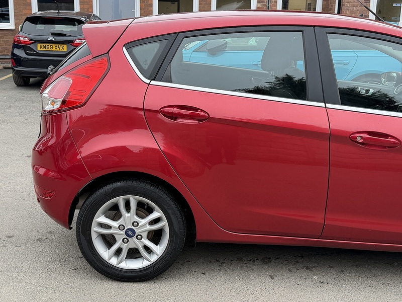 Ford Fiesta 1.0T EcoBoost Zetec Hatchback 5dr Petrol Powershift Euro 6 (100 ps) - U2361