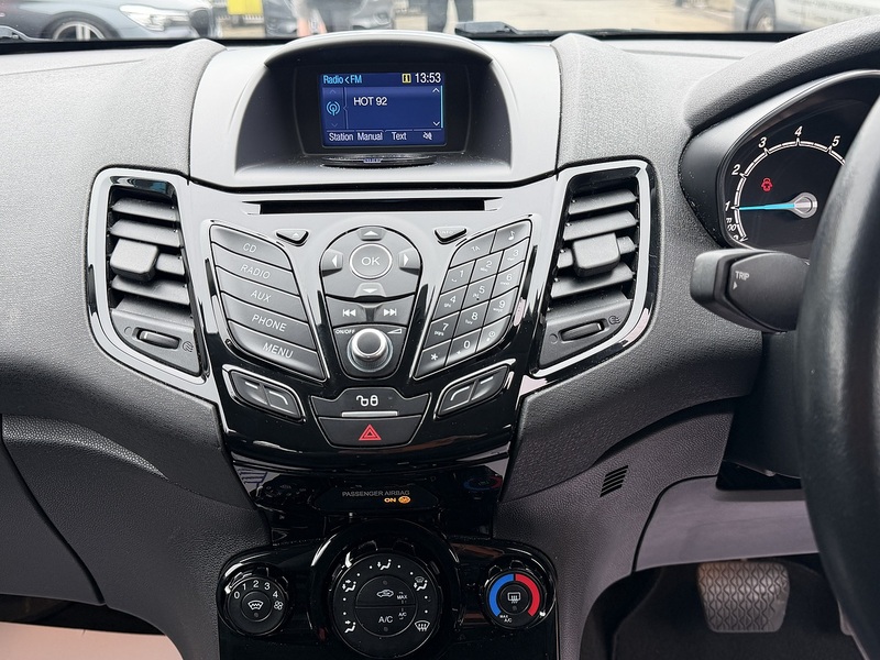 Ford Fiesta 1.0T EcoBoost Zetec Hatchback 5dr Petrol Powershift Euro 6 (100 ps) - U2361