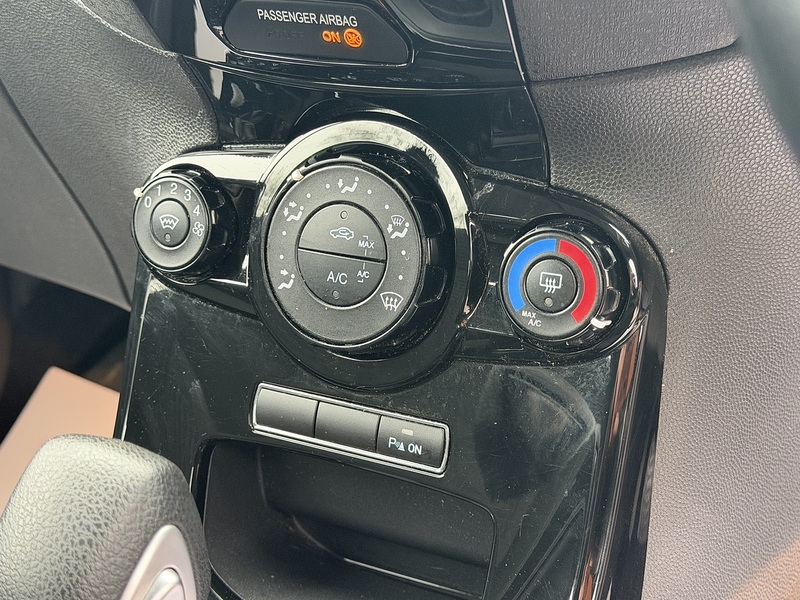 Ford Fiesta 1.0T EcoBoost Zetec Hatchback 5dr Petrol Powershift Euro 6 (100 ps) - U2361