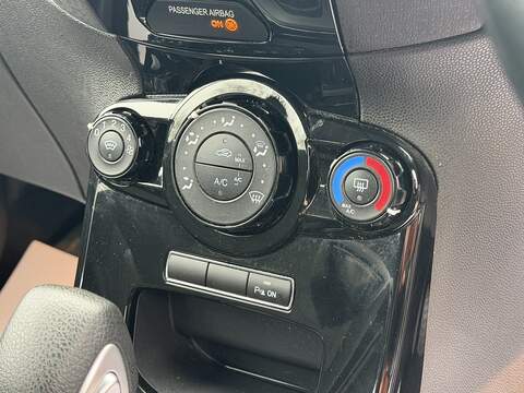 Ford Fiesta 1.0T EcoBoost Zetec Hatchback 5dr Petrol Powershift Euro 6 (100 ps) - U2361