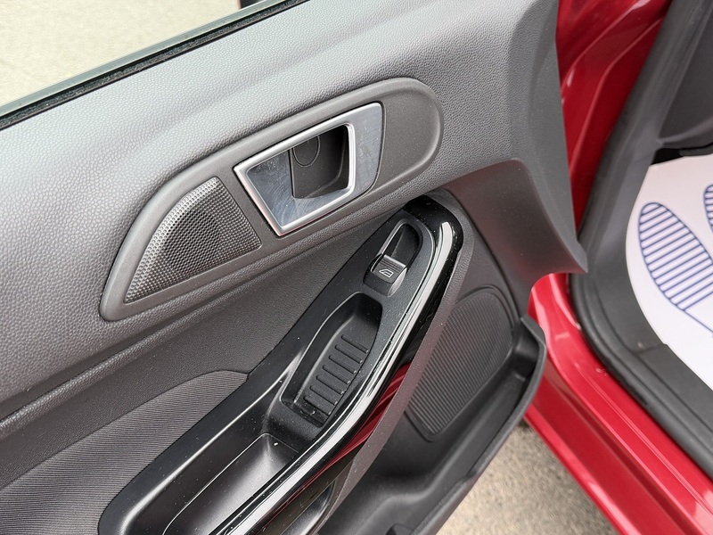 Ford Fiesta 1.0T EcoBoost Zetec Hatchback 5dr Petrol Powershift Euro 6 (100 ps) - U2361