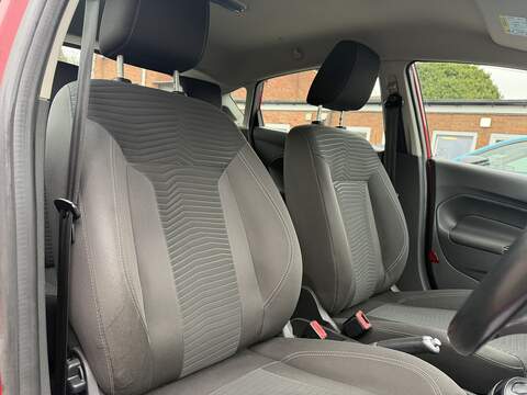 Ford Fiesta 1.0T EcoBoost Zetec Hatchback 5dr Petrol Powershift Euro 6 (100 ps) - U2361