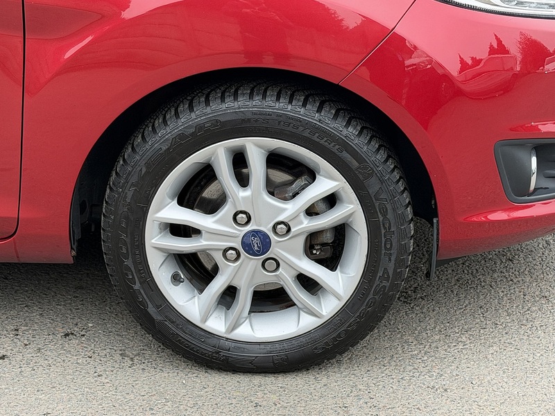 Ford Fiesta 1.0T EcoBoost Zetec Hatchback 5dr Petrol Powershift Euro 6 (100 ps) - U2361